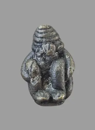 阿贊積 Phra Pidta with Both Knees Crossed
