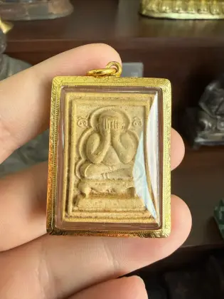 Covered-Eyes Buddha / Pidta Buddha
